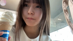 비행기 통학 4년… 미모의 日아이돌 마침내 졸업장 땄다