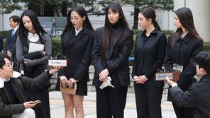 뉴진스 “돌이킬 수 없는 강 건넜다” 어도어와 합의 거부