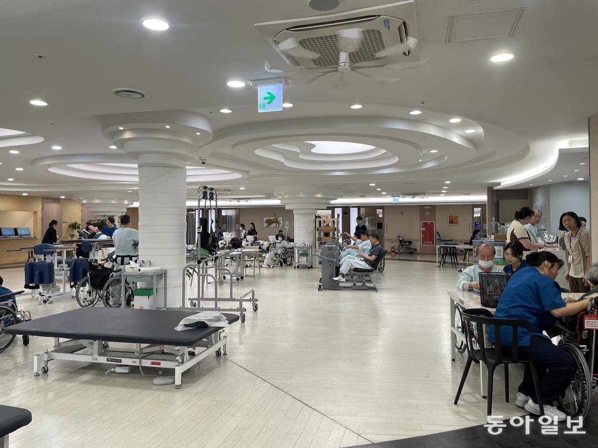 재활 치료실 전경. 홍은심 기자 hongeunsim@donga.com
